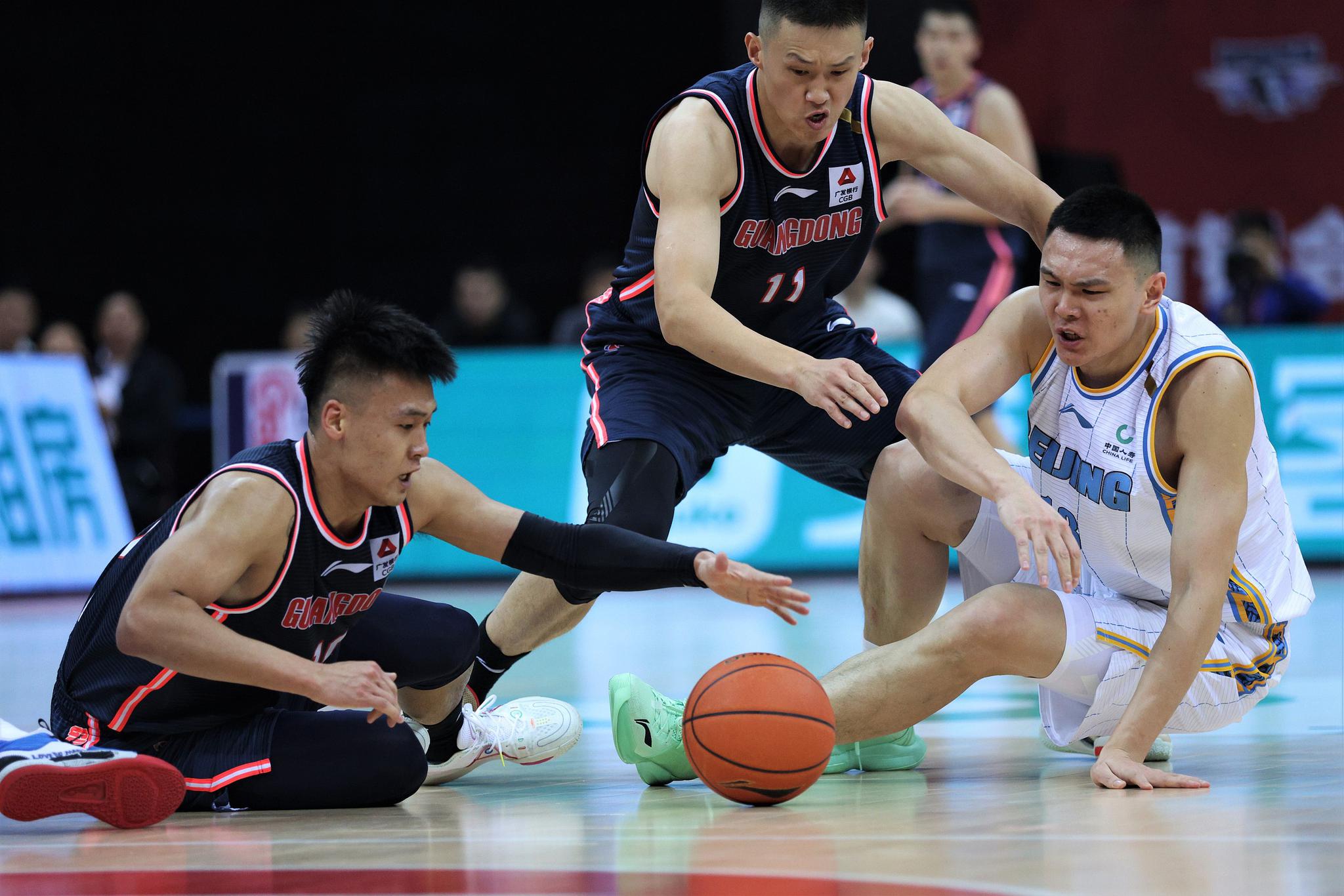 lol联盟官网 -关于CBA常规赛加时末段再迎强敌，西汉姆单刀错失，主帅态度：更衣室稳定，更衣室氛围转暖的信息